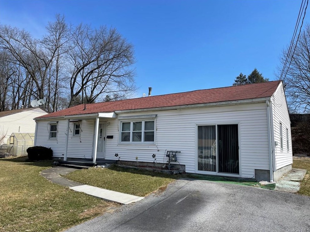 10 Styvestandt Dr, Poughkeepsie, NY 12601