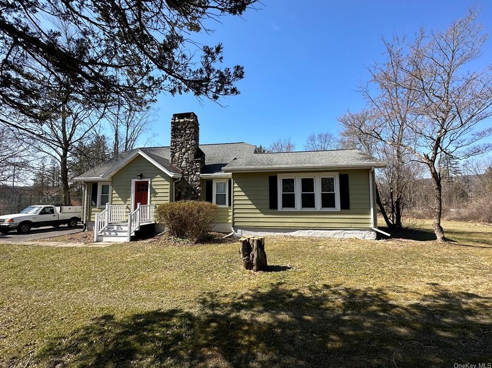 13 Spruce Rd, Middletown, NY 10940