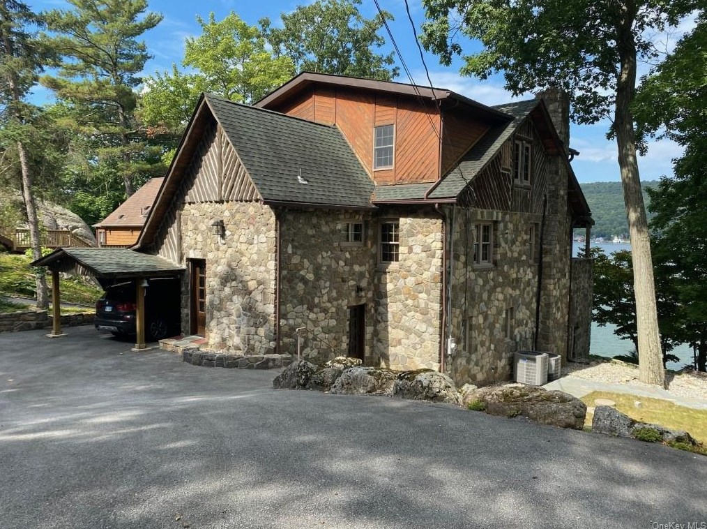 93 Woods Rd, Greenwood Lake, NY 10925