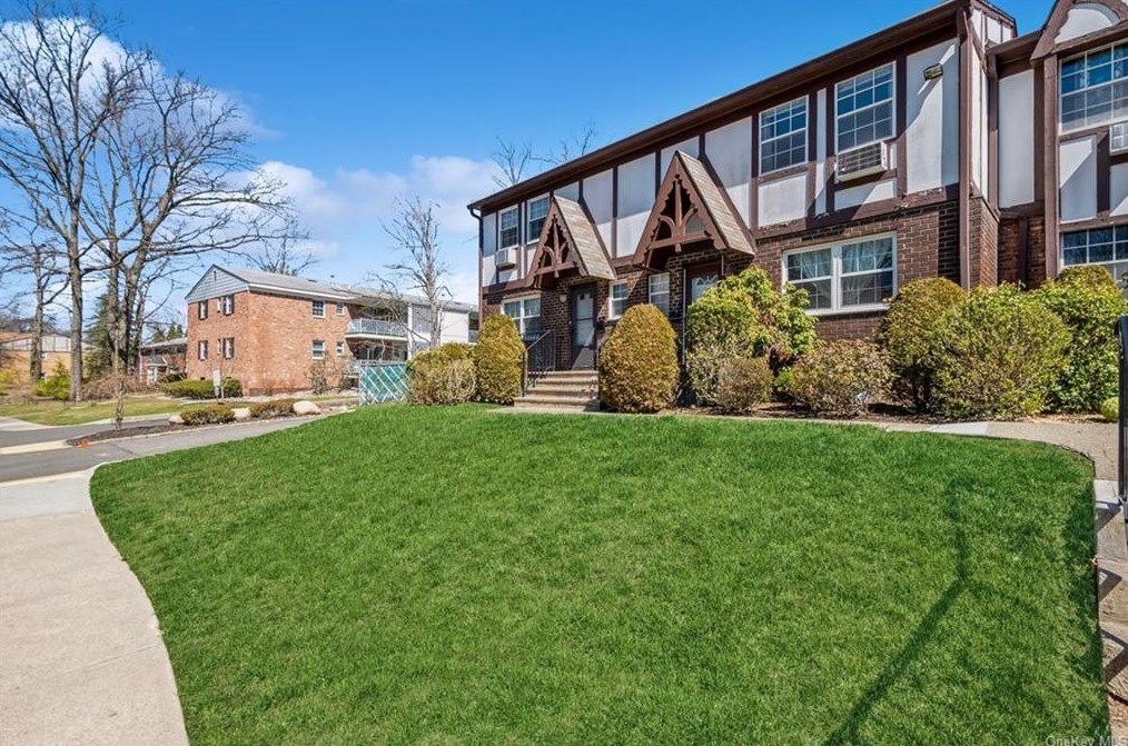 78 Yorkshire Dr #78, Airmont, NY 10901
