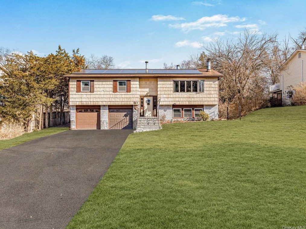 9 Round Tree Ln, Montrose, NY 10548-1416