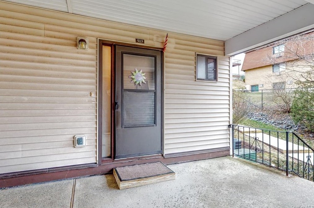 513 Country Club Ln, Mount Ivy, NY 10970