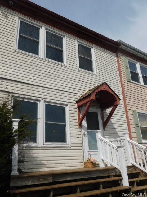 40 Washington Pl, Newburgh, NY 12550-5653