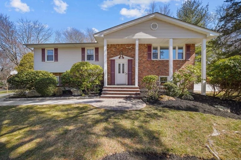 5 Christie Dr, New City, NY 10956-5404