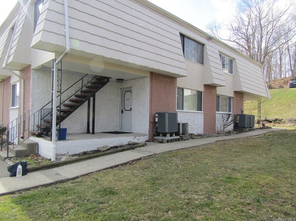 203 Baldwin Ln #2c, Newburgh, NY 12550