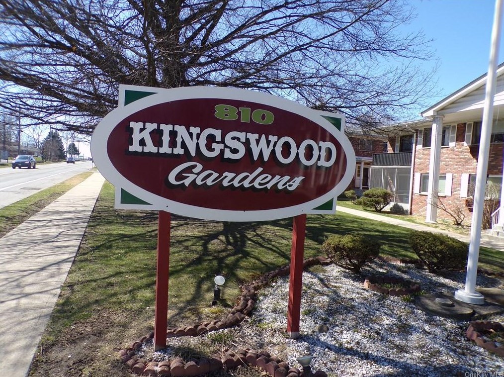 810 Blooming Grove Tpke, Newburgh NY  12553-8101 exterior