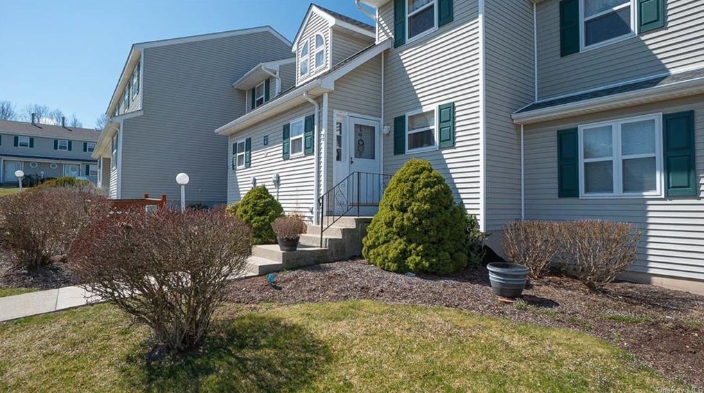 99 Boniface Dr #6d, Pine Bush, NY 12566