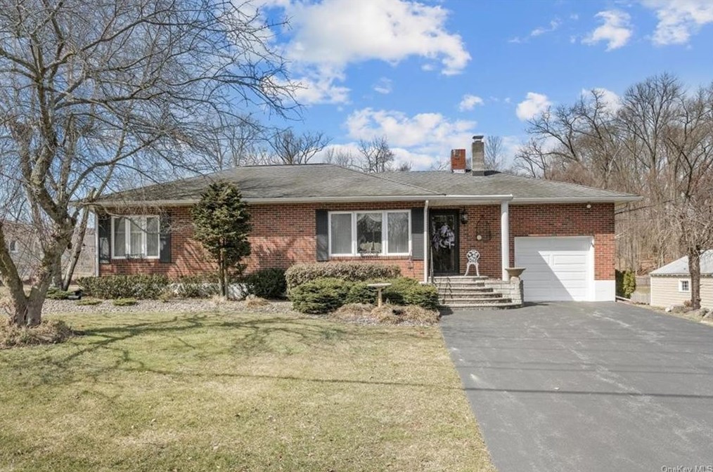 60 Dalfonso Rd, Newburgh, NY 12550-7203