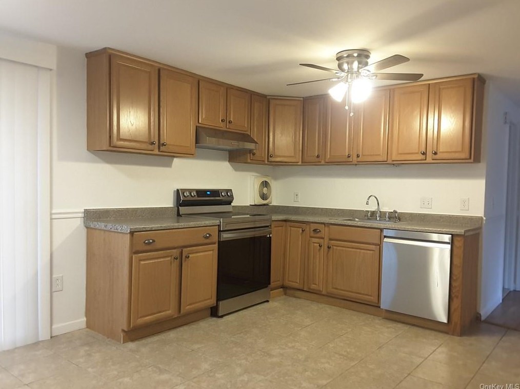 503 Parr Meadow Dr #5c, Newburgh, NY 12550