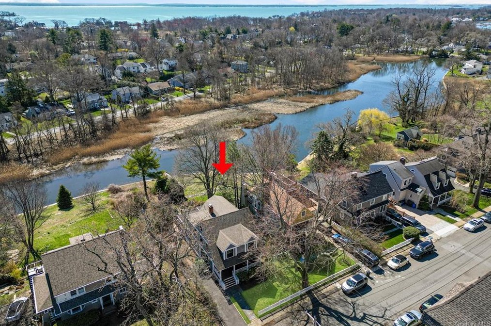 921 Stuart Ave, Mamaroneck NY  10543-4124 exterior