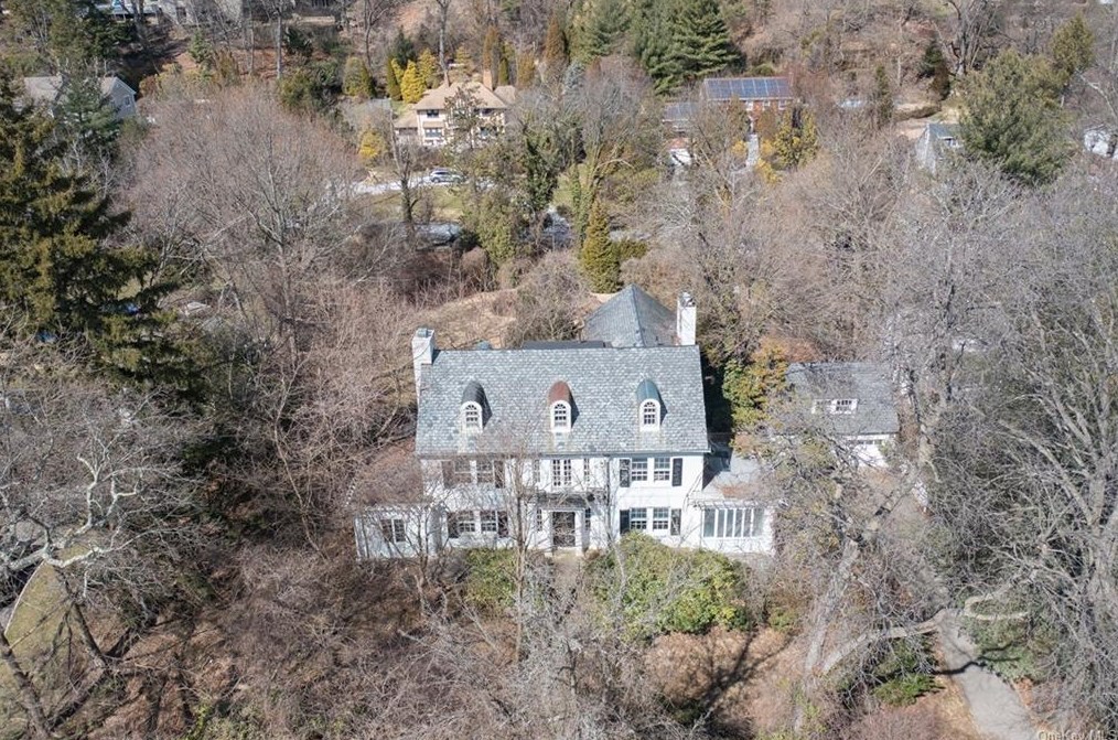 101 Warwick Rd, Yonkers, NY 10708-5714