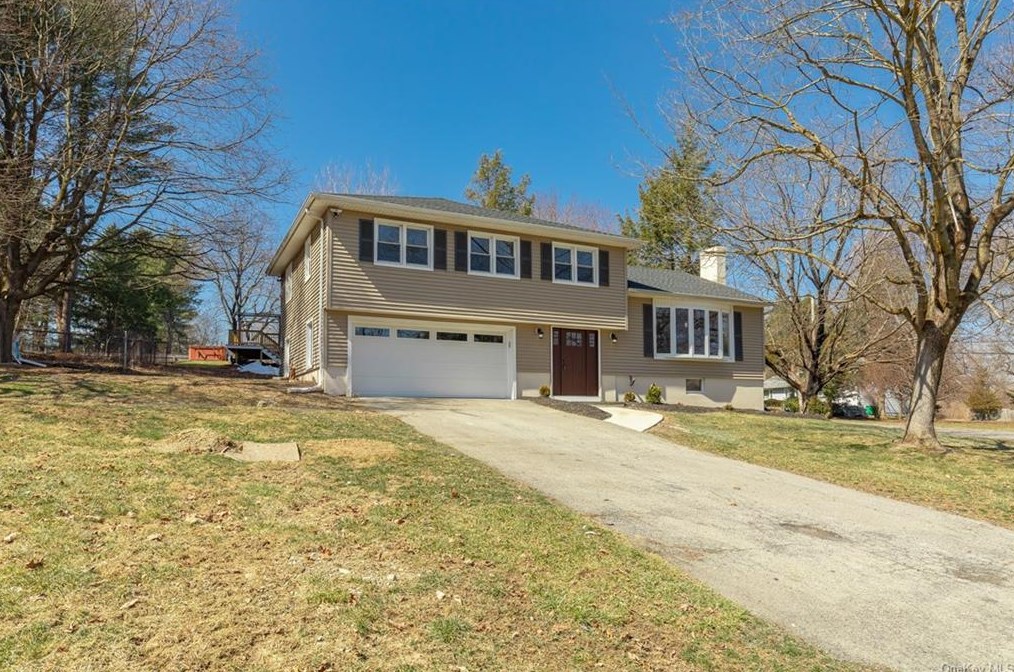 16 Titusville Heights, Poughkeepsie, NY 12603