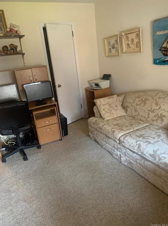 201 Kearsing Pkwy, Chestnut Ridge NY  10952-2207 exterior