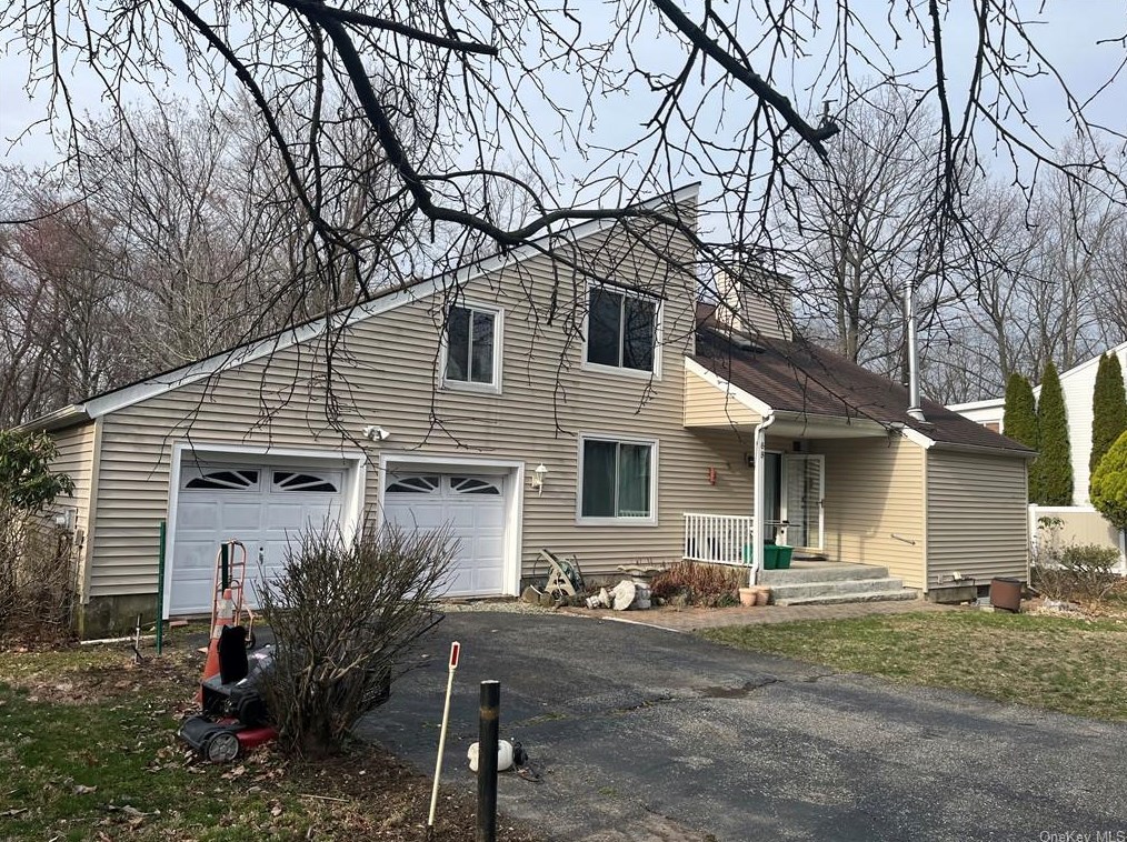 68 Donald Dr, Yonkers, NY 10706-3621