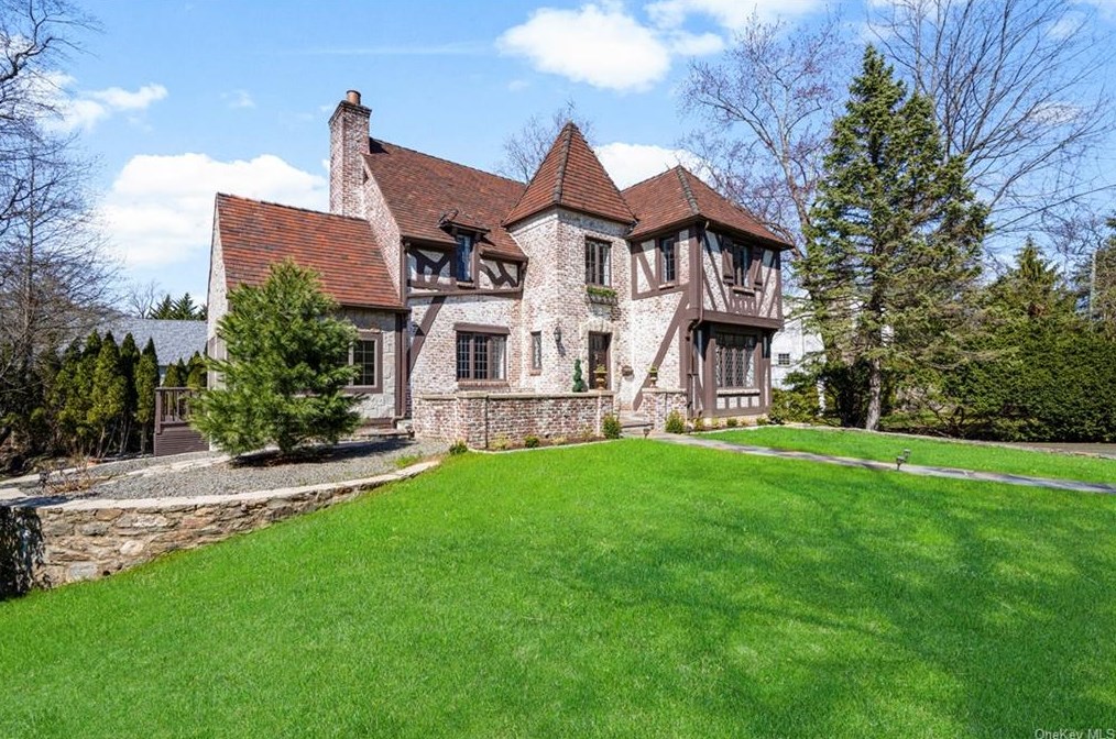 566 Forest Ave, New Rochelle, NY 10804
