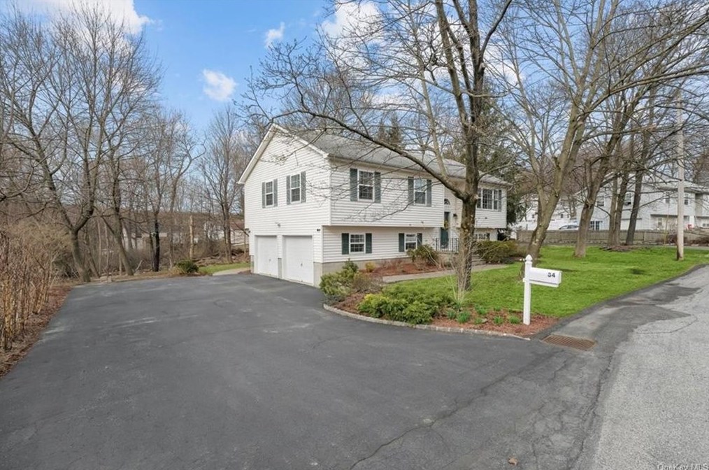 84 Walton Ter, Monroe, NY 10950-1213
