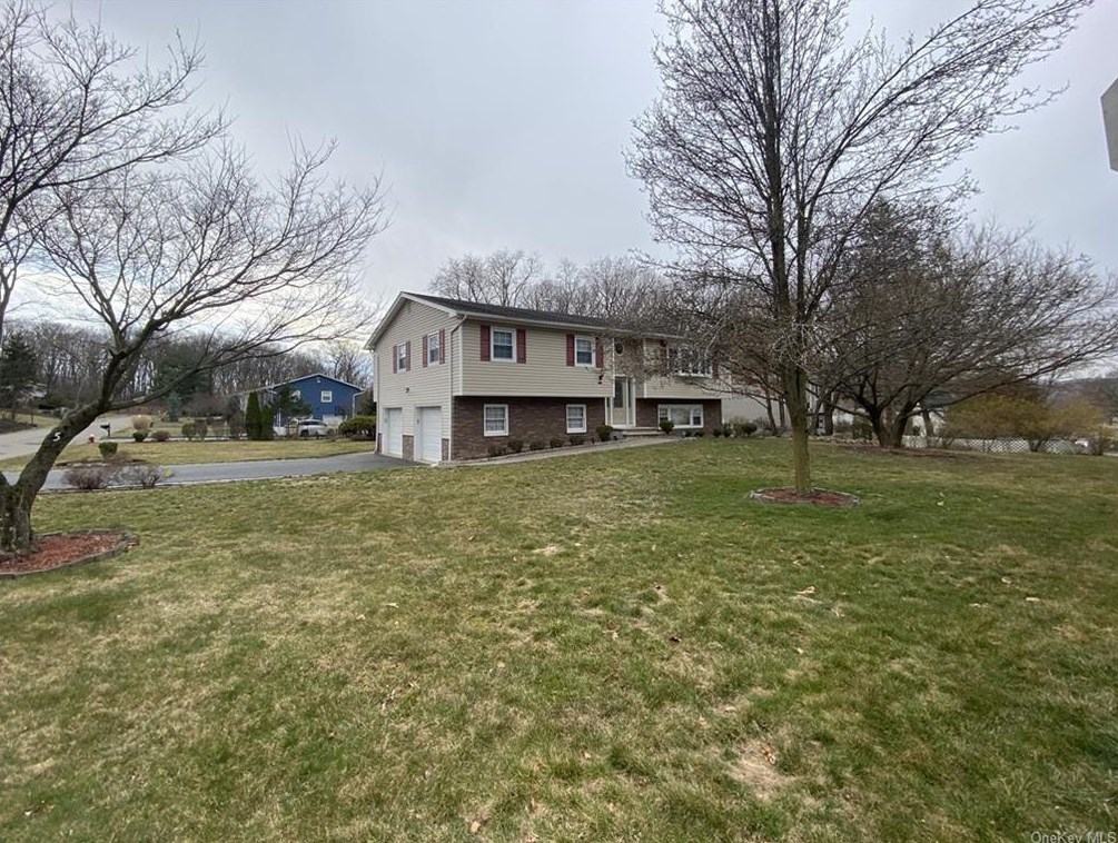 53 Maplewood Blvd, Airmont, NY 10901