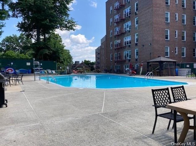 43 Bronx River Rd #7b, Yonkers, NY 10704