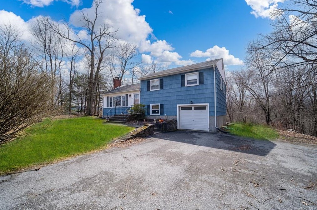 47 Forest Hill Rd, Newburgh, NY 12553-7647