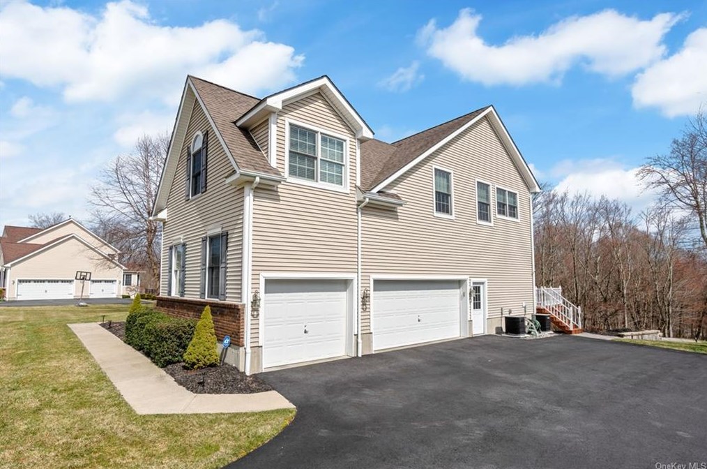 158 Country Club Rd, East Fishkill, NY 12533-6256