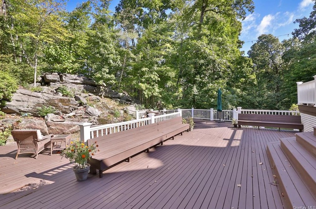 5 Cornel Dr, Goldens Bridge NY  10526-1418 exterior