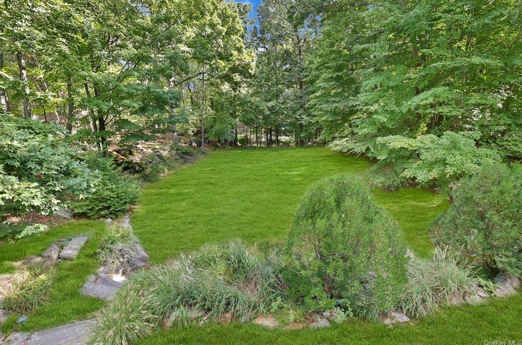 5 Cornel Dr, Goldens Bridge NY  10526-1418 exterior