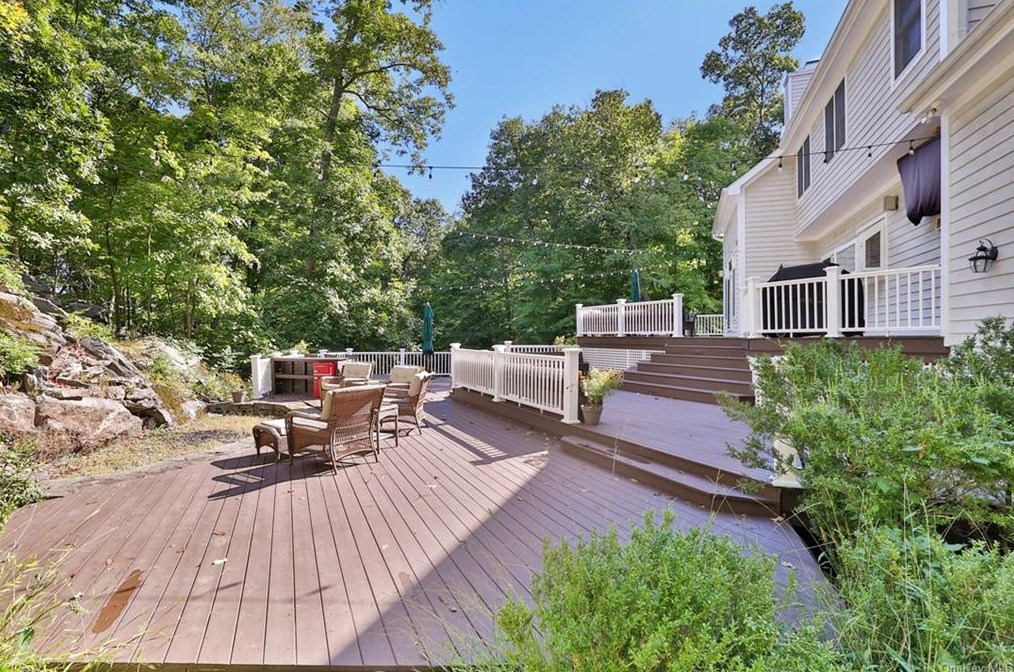 5 Cornel Dr, Goldens Bridge NY  10526-1418 exterior