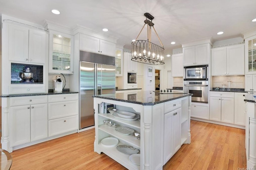 5 Cornel Dr, Goldens Bridge NY  10526-1418 exterior