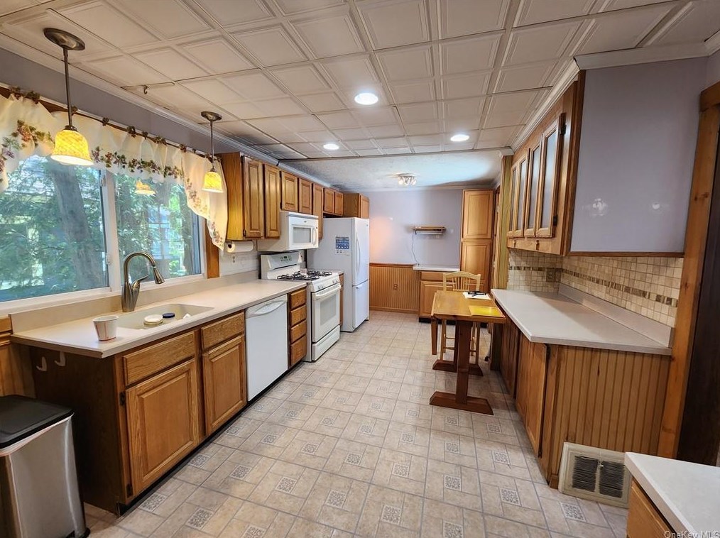 6 Marvin St, Port Jervis, NY 12771-1526