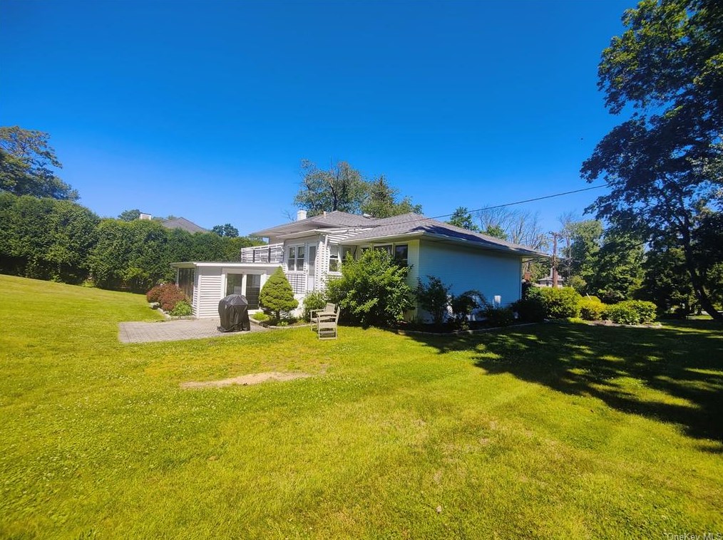 184 Finmor Dr, White Plains, NY 10607