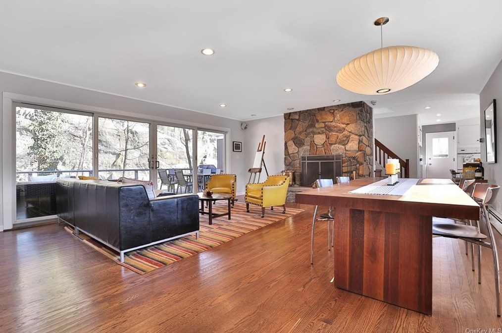 16 Hamilton Ave, Yonkers NY  10706-3120 exterior