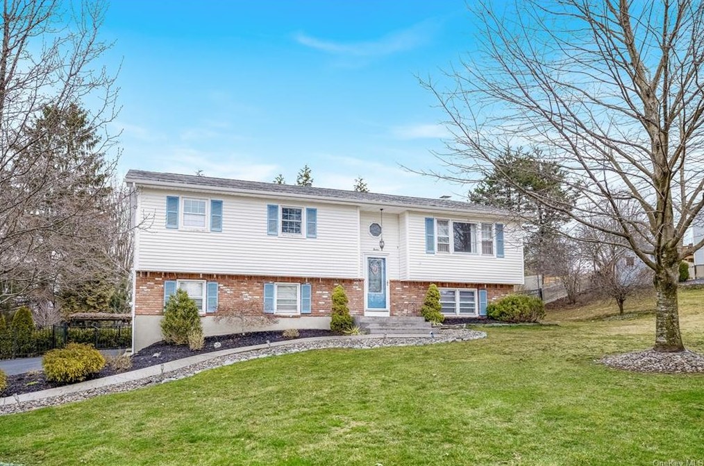 12 Comfort Rd, Middletown, NY 10941