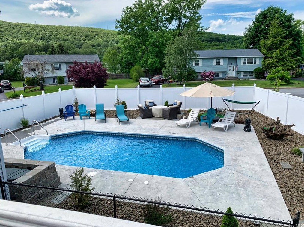 9 Grant Dr, Monroe, NY 10950