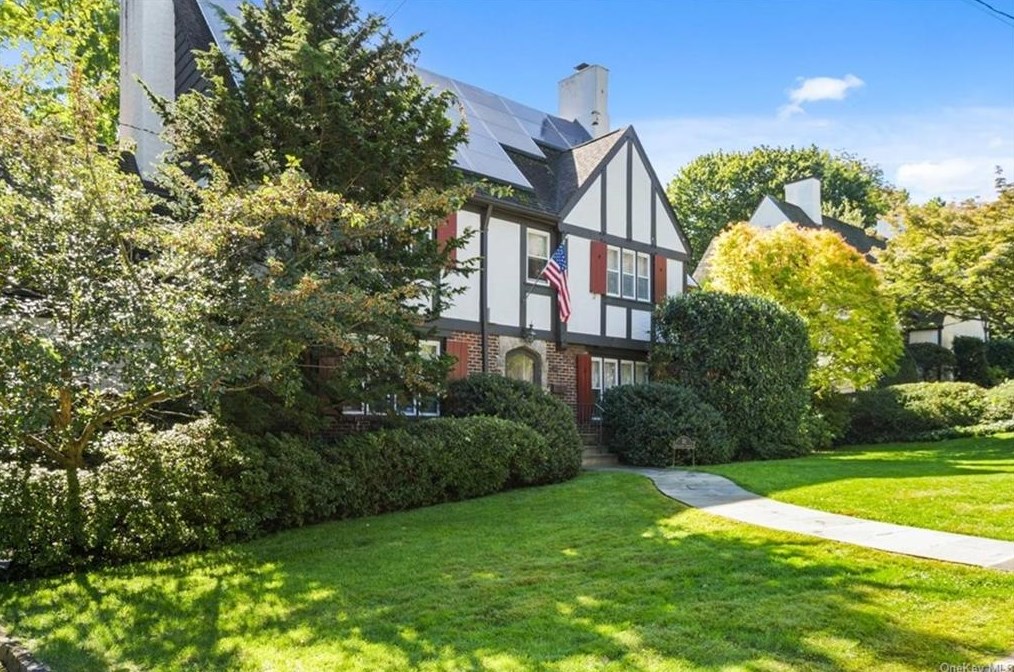 32 Highland Cir, Yonkers, NY 10708-5909