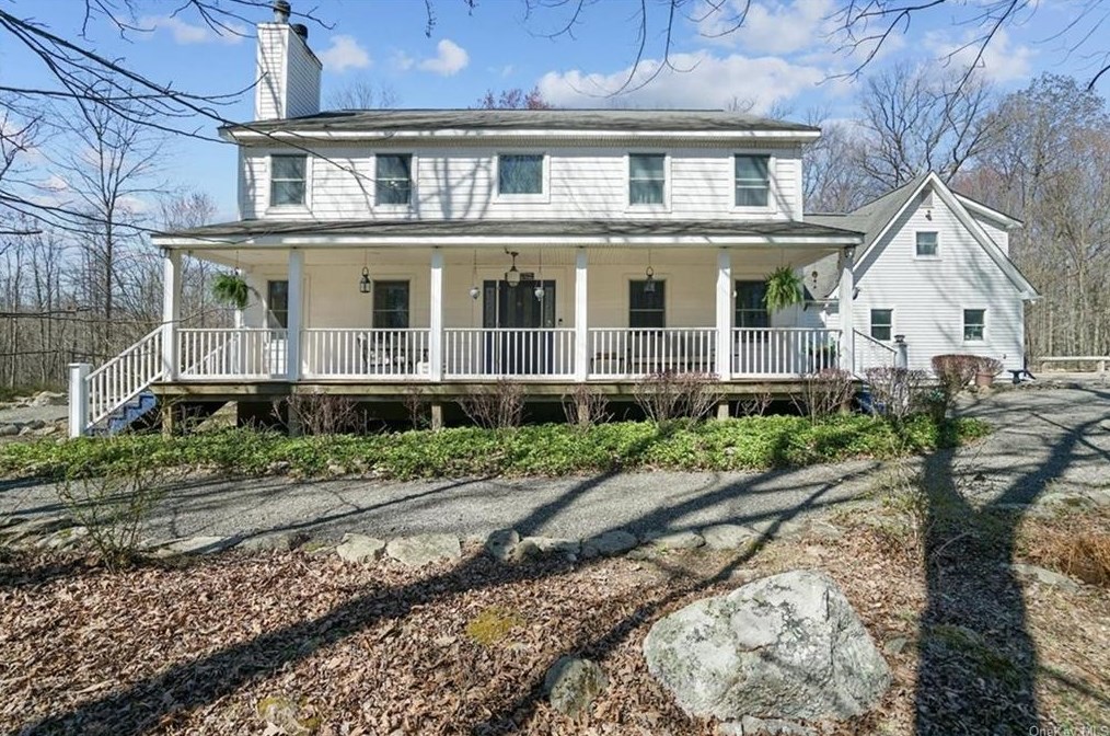 38 Indigot Dr, Slate Hill, NY 10973