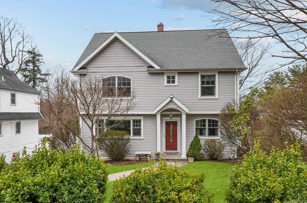 25 Waverly Pl, Valhalla, NY 10595