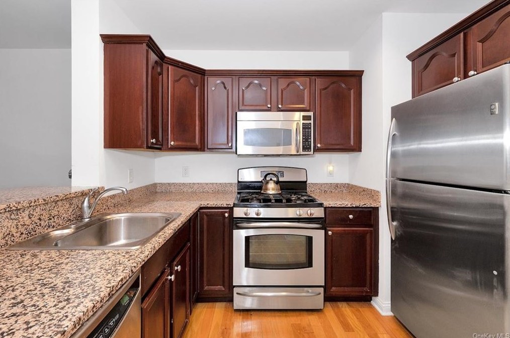 3115 Leeward Dr, Haverstraw NY  10927-2127 exterior