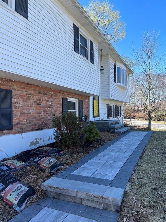 2 Pennsylvania Ave, Monroe, NY 10950