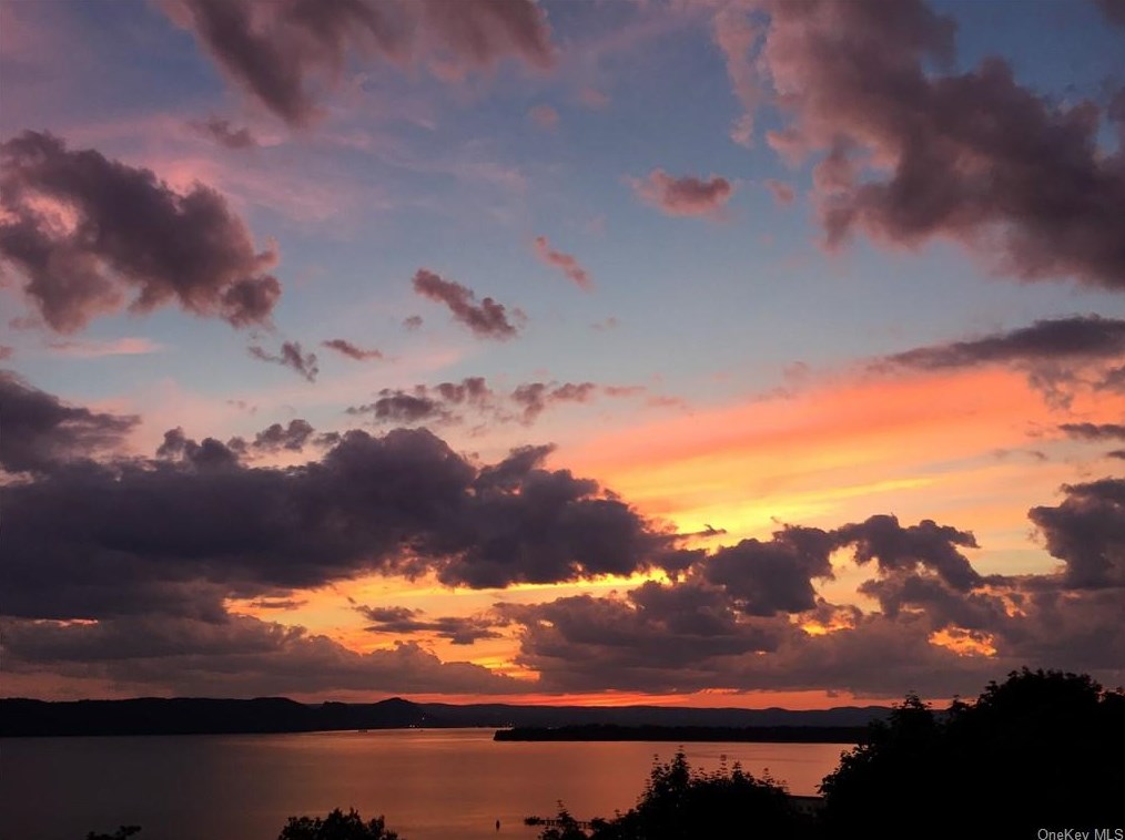 32 Hudson Point Ln, Crotonville, NY 10562