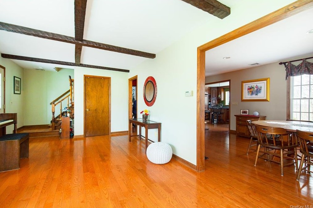 10 Memory Ln, East Fishkill NY  12533-6801 exterior