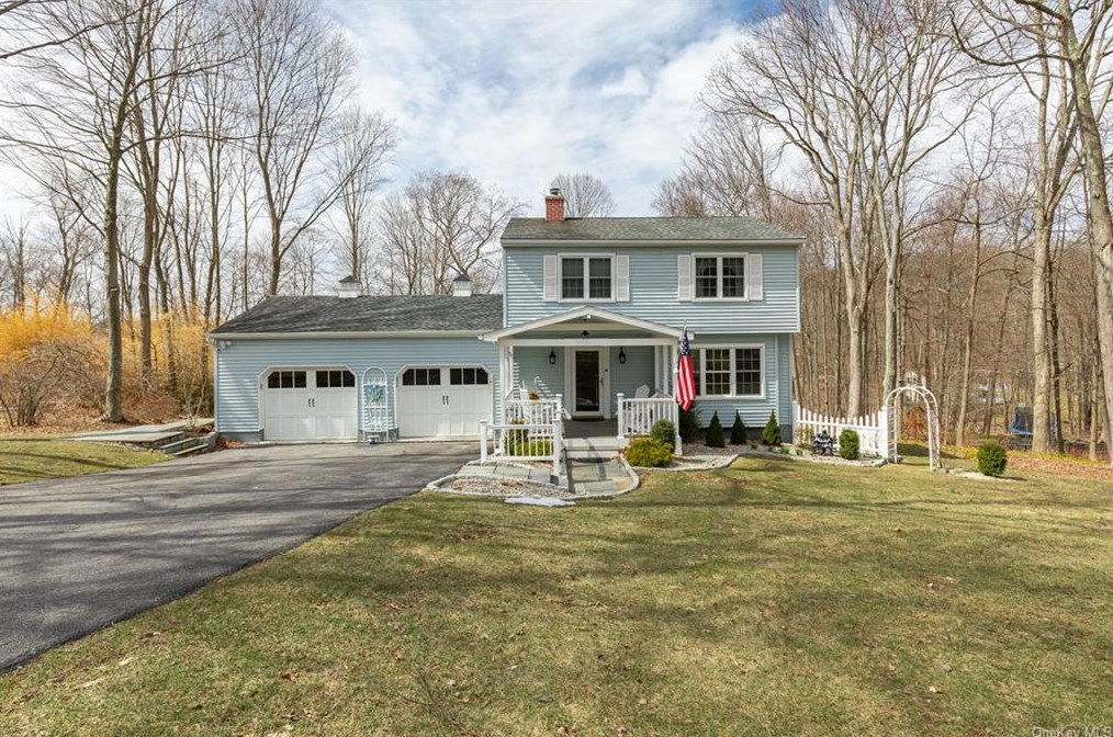10 Memory Ln, East Fishkill, NY 12533-6801