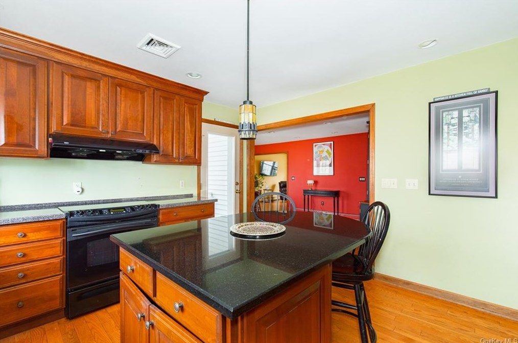 10 Memory Ln, East Fishkill NY  12533-6801 exterior