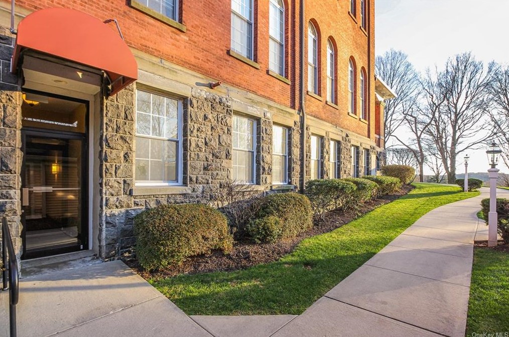 200 School House Rd Unit 1a, Peekskill, NY