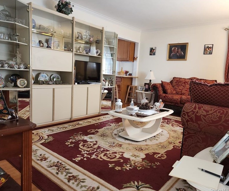 240 Morsemere Ave, Yonkers, NY 10703