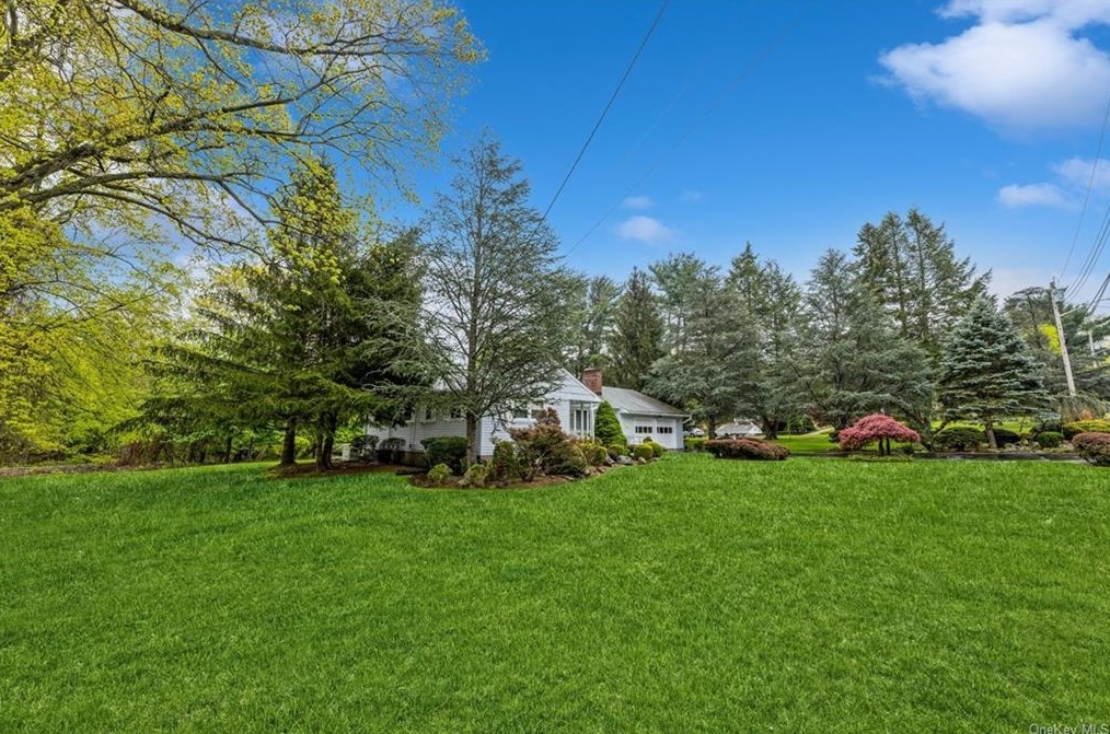 1 Dogwood Ln, West Nyack, NY 10994