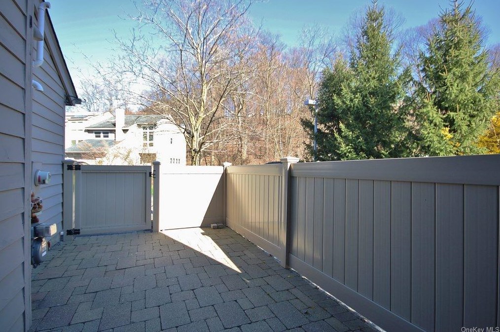 8 Brooke Club Dr #1, Crotonville, NY 10562