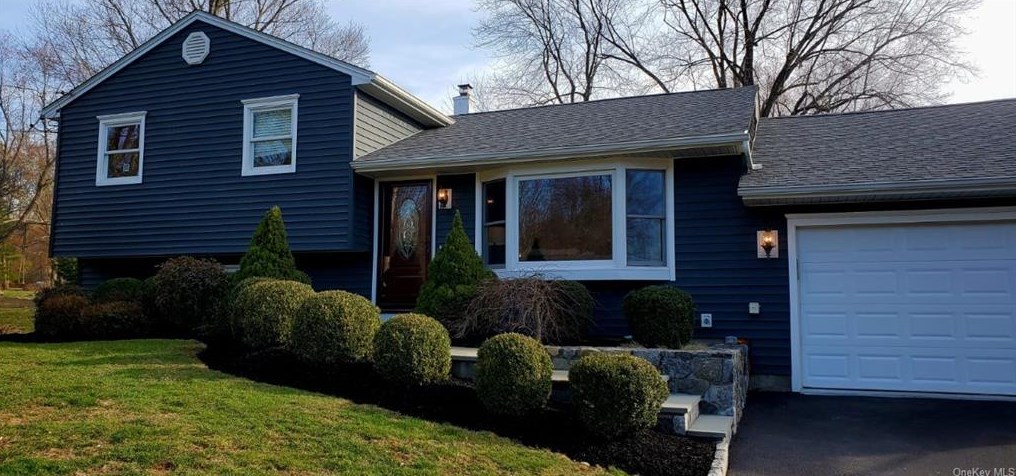 611 Glenwood Rd, Yorktown Hgts, NY 10598