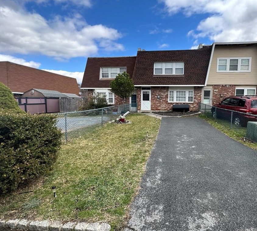 111 Sarah Ln, Middletown, NY 10941