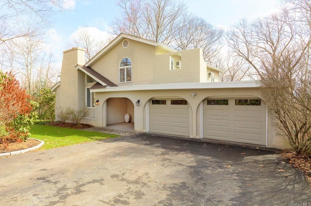 1 E Salem Rd, Fishkill, NY 12524