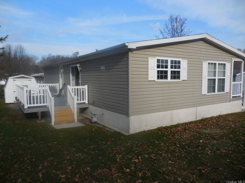 125 Brittany Ter, Rock Tavern, NY 12575-5552